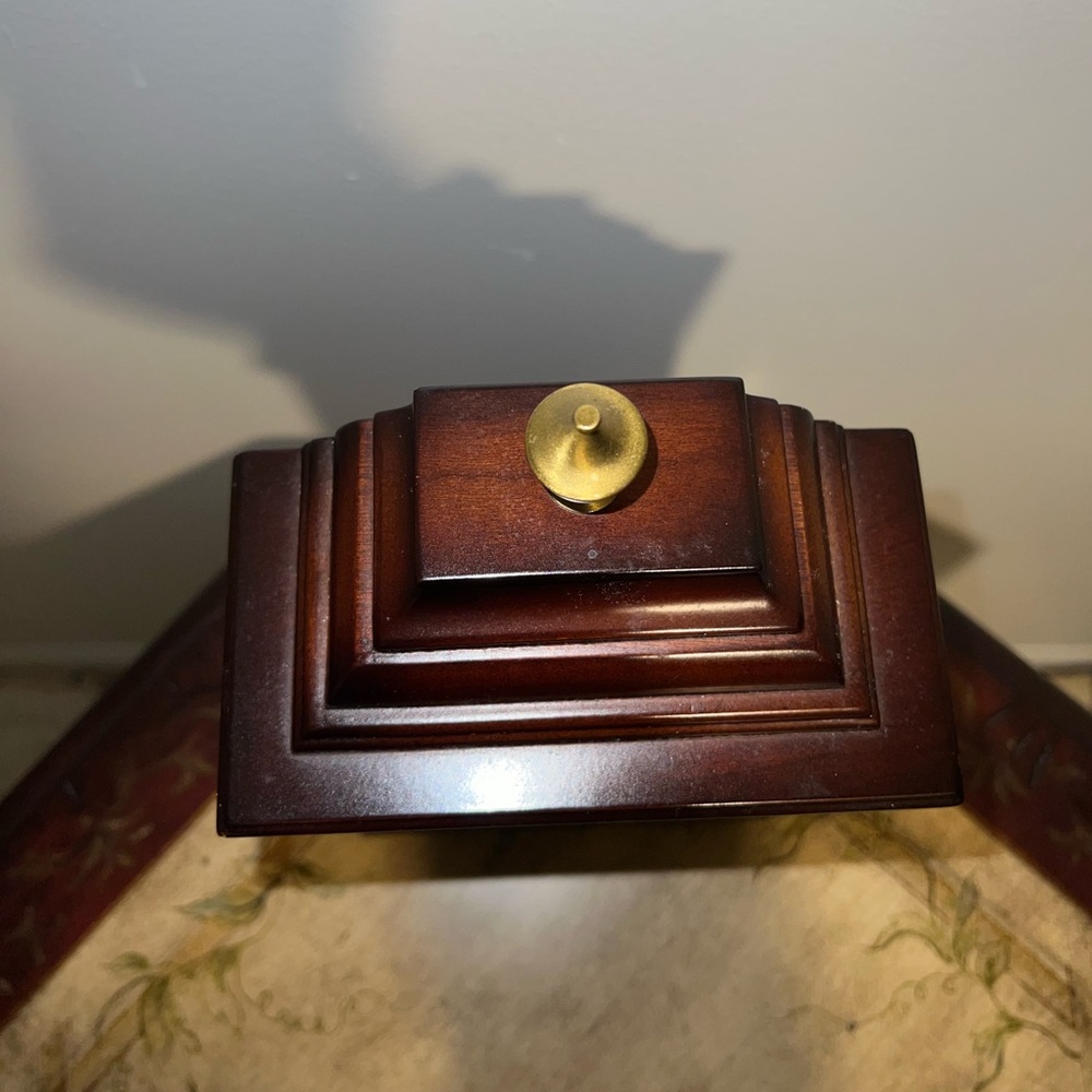 The Bombay Company clock 2001 - Picture 3 of 11
